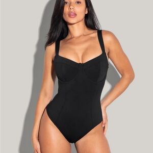 Chic Shaping Black Women's One-Piece Swimsuit